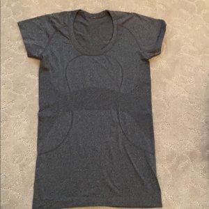 Lululemon short sleeve shirt